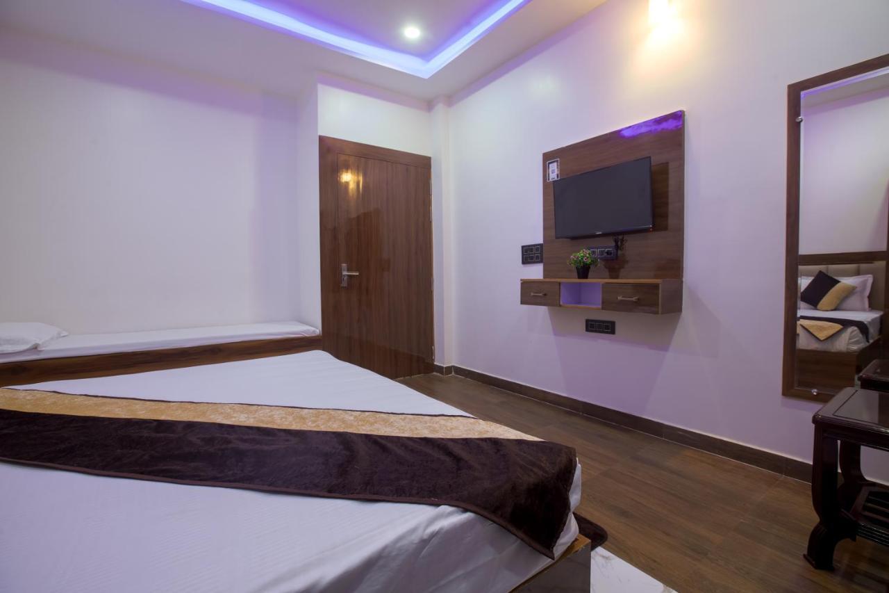 Madhav Residency Hotel Mathura Exterior photo