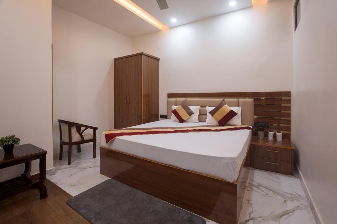 Madhav Residency Hotel Mathura Exterior photo